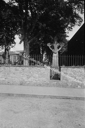 ST CRONAUN'S CHURCH CARVED CROSS IN GRAVEYARD